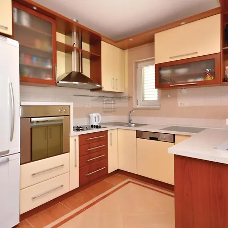 Two-bedroom With Sea View In * ספליט