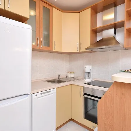 Two-bedroom With Sea View In Appartamento Spalato