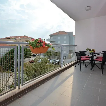 Two-bedroom With Sea View In Spalato