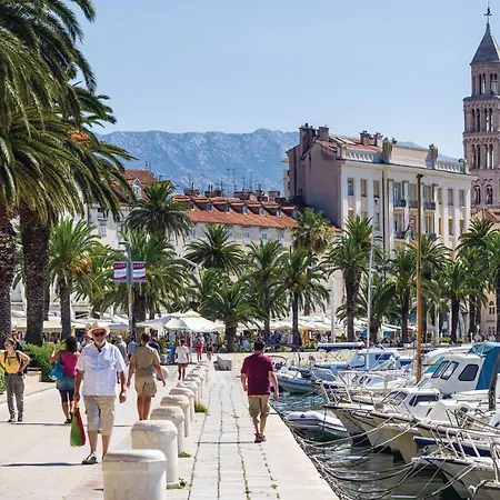 Lägenhet Two-bedroom With Sea View In