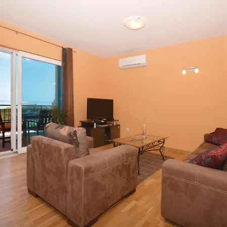 Two-bedroom With Sea View In 斯普利特
