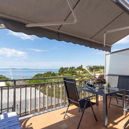 Two-bedroom With Sea View In Appartamento Spalato