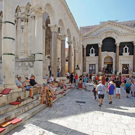2 Bedroom Nice Apartment In Split