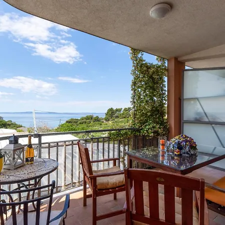 2 Bedroom Nice Apartment In Split Apartment