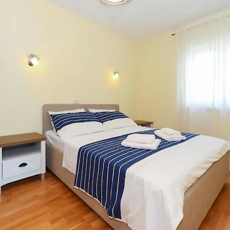 Lägenhet Two-bedroom With Sea View In Split