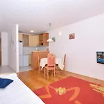 Apartment Two-Bedroom Apartment With Sea View In Split *