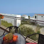 Two-Bedroom Apartment With Sea View In Split Apartment *