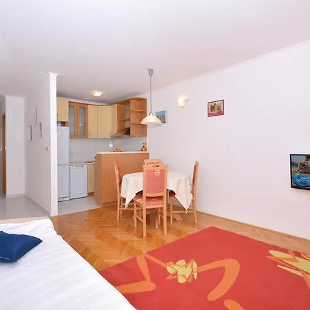 Apartment Two-Bedroom Apartment With Sea View In Split *