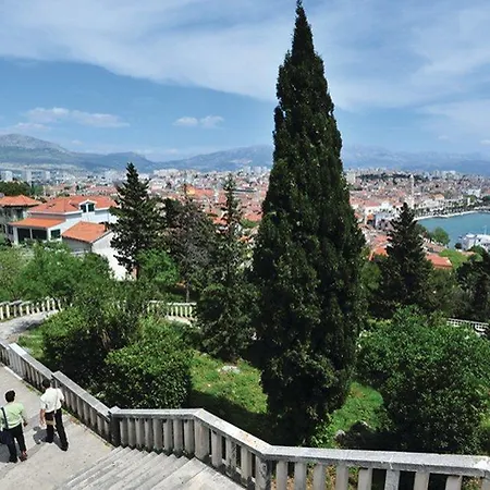 Two-Bedroom Apartment With Sea View In Split *
