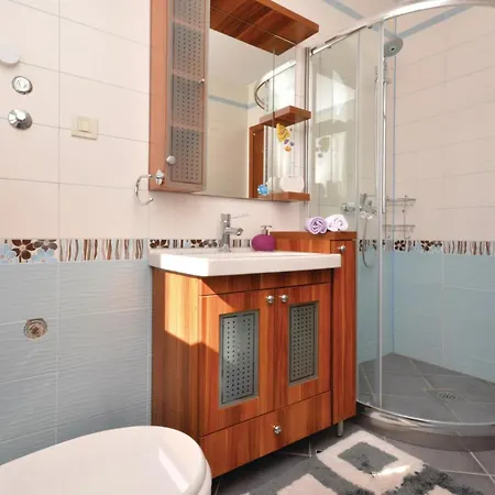 Two-bedroom With Sea View In 스플리트