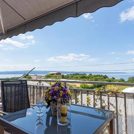 Two-Bedroom Apartment With Sea View In Split Apartment