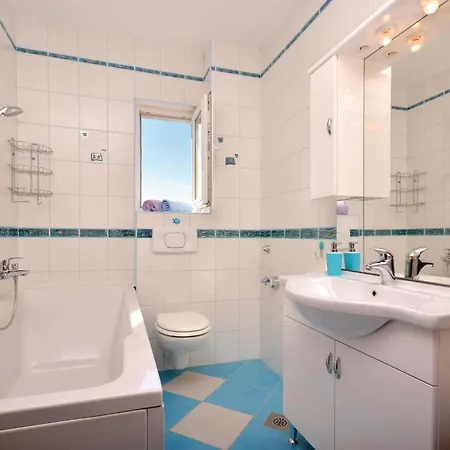 Two-bedroom With Sea View In 아파트 *