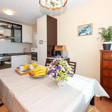 Two-Bedroom Apartment With Sea View In Split *